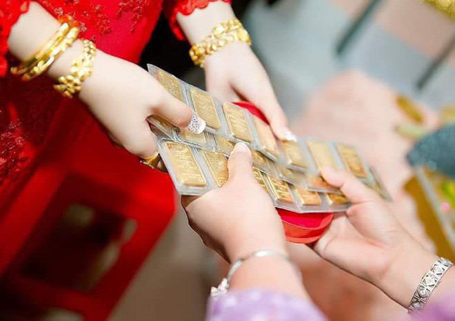 Số vàng miếng mà cô dâu được người thân tặng trong ngày cưới khiến ai cũng ghen tỵ.