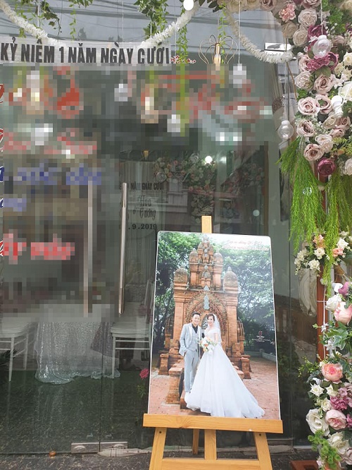 Hình ảnh trong bữa tiệc kỷ niệm 1 năm ngày cưới của cặp đôi. Ảnh: Vietnamnet