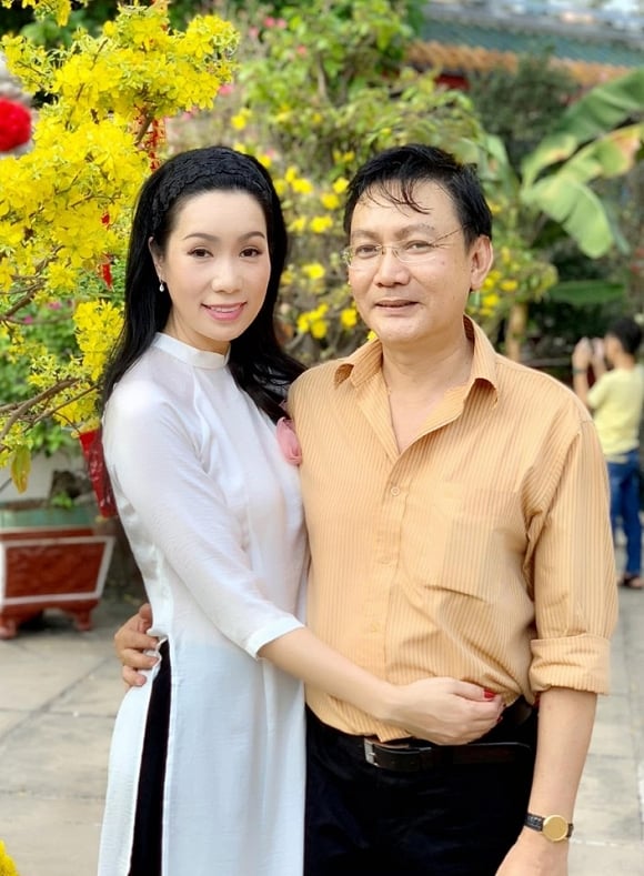 Ông xã Trịnh Kim Chi rất tâm lý và chiều vợ.    
