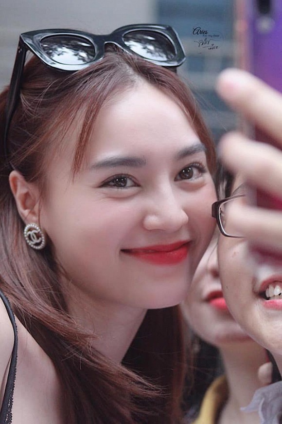 Ninh Dương Lan Ngọc đã đăng tải loạt hình ảnh do người hâm mộ chụp cô tại Hà Nội.