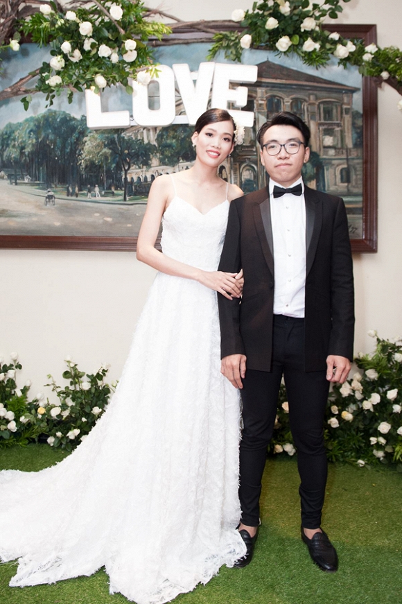 Nguyễn Hợp Next Top và chồng trong đám cưới.