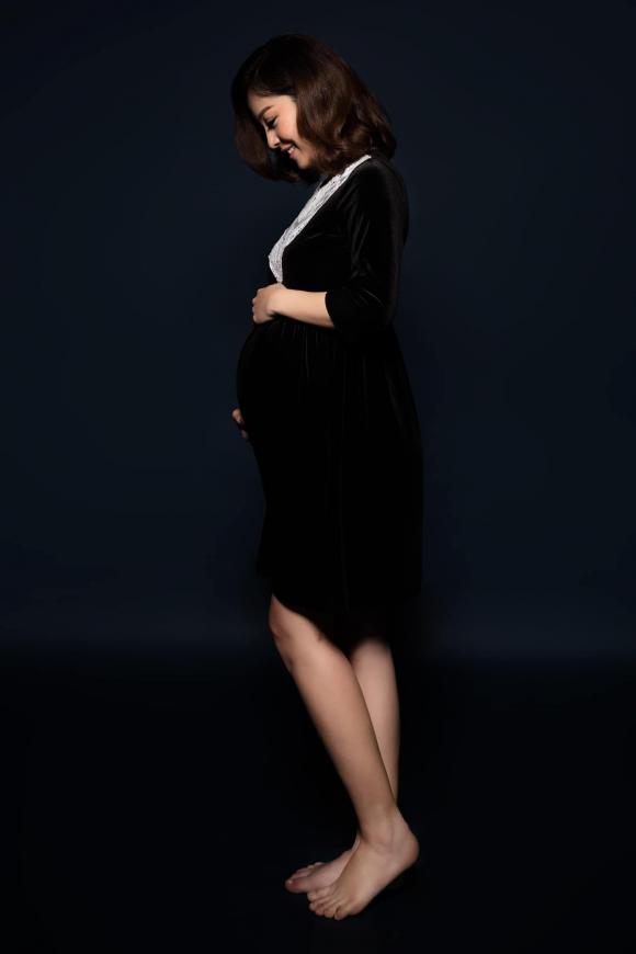 Jennifer Phạm vô cùng xinh đẹp ở tháng thứ 6 thai kì. Đây cũng là những hình ảnh hiếm hoi được Jennifer Phạm chia sẻ kể từ khi chính thức công bố mang thai.