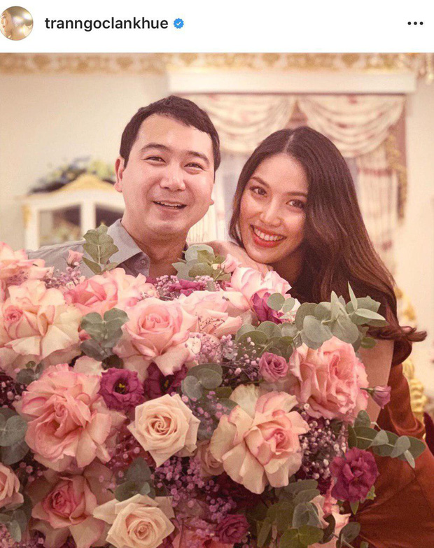 Khoảnh khắc hạnh phúc đầy ngọt ngào nhân dịp kỷ niệm 1 năm ngày cưới của Lan Khuê và John Tuấn Nguyễn.    