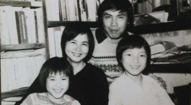 Nhà thơ Xuân Quỳnh hạnh phúc bên gia đình nhỏ của mình  