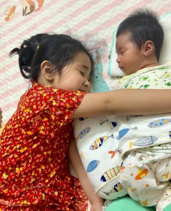 Hai con của vợ chồng nghệ sĩ Tự Long.
