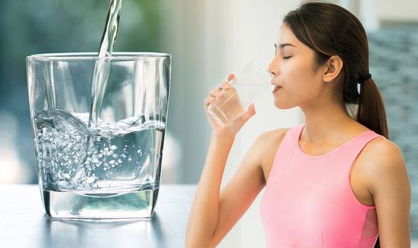 Uống nước giúp giảm cân hiệu quả