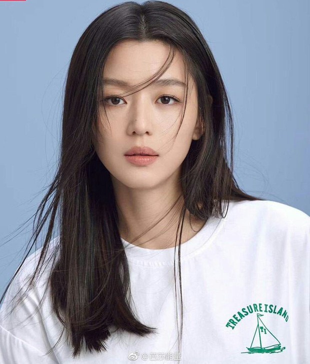 Nữ thần Jeon Ji Hyun trong trẻo tươi mới trong mái tóc layer với độ ngắn vừa phải