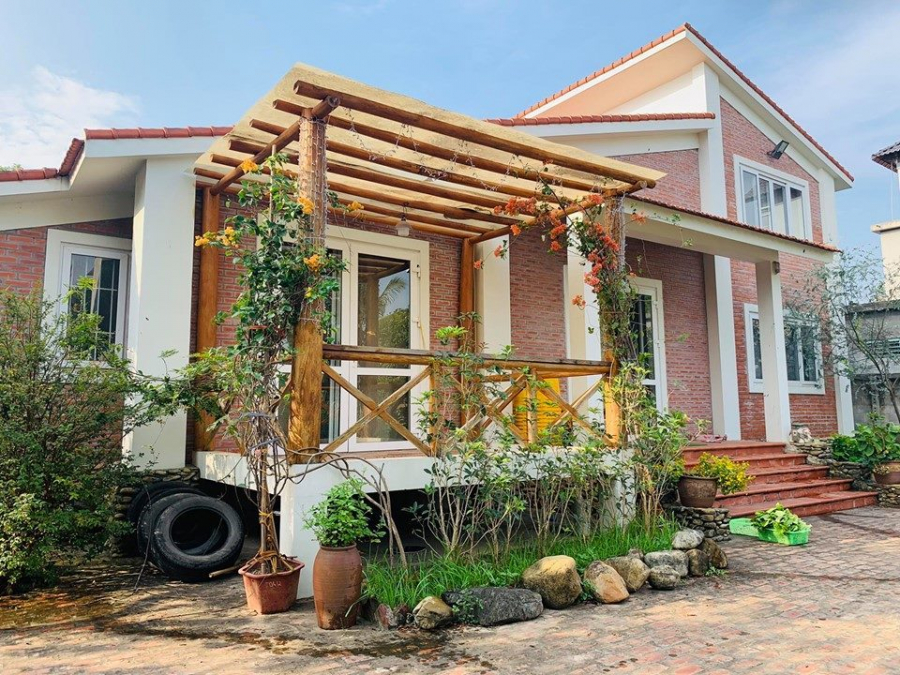 Căn nhà mới tại Vĩnh Phúc của Hồng Đăng có khuôn viên 1.300m, thoải mái làm sân chơi cho các bé cũng như trồng cây, thực phẩm sạch.