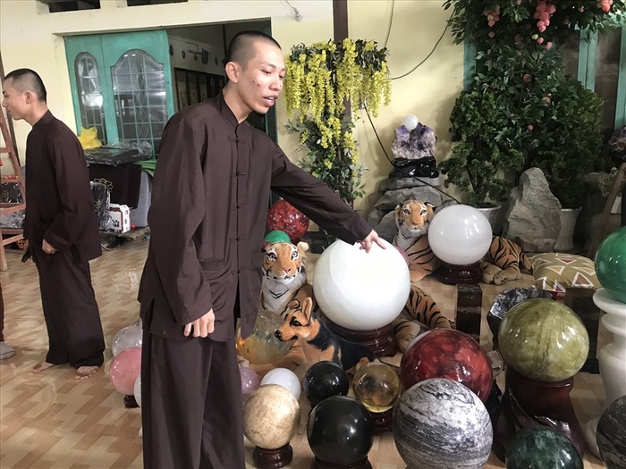 Sau sự việc, tịnh thất Bồng Lai thấy mất số tiền hơn 300 triệu đồng và một viên đá tròn tại sảnh chính.