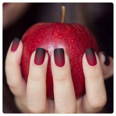 Màu đỏ luôn là lựa chọn hoàn hảo cho chiếc móng tay của bạn. Với mẫu nail nhám đỏ đẹp 2024, bạn chắc chắn sẽ gây được ấn tượng trong mọi bữa tiệc lớn, dịp quan trọng. Hãy để phong cách đơn giản nhưng đầy cá tính của bạn trỗi dậy với chiếc móng tay đẹp như mơ.