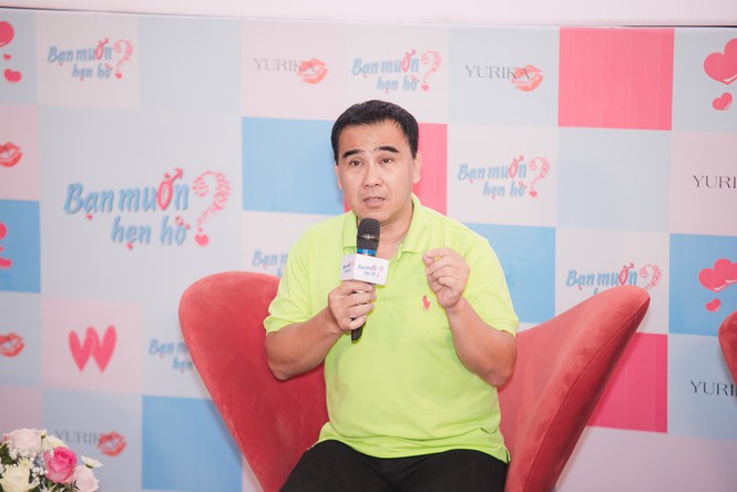 Nam MC nổi tiếng chia sẻ thẳng thắn về tình trạng sức khỏe của mình. Quyền Linh cho biết bề ngoài trông anh bình thường nhưng thực chất bị rất nhiều bệnh như đau dạ dày, gan, thận. Bản thân anh nhận ra đây chính là hậu quả cho việc trong suốt một thời gian dài anh đã làm việc miệt mài, phơi sương dầm nắng quay chương trình,