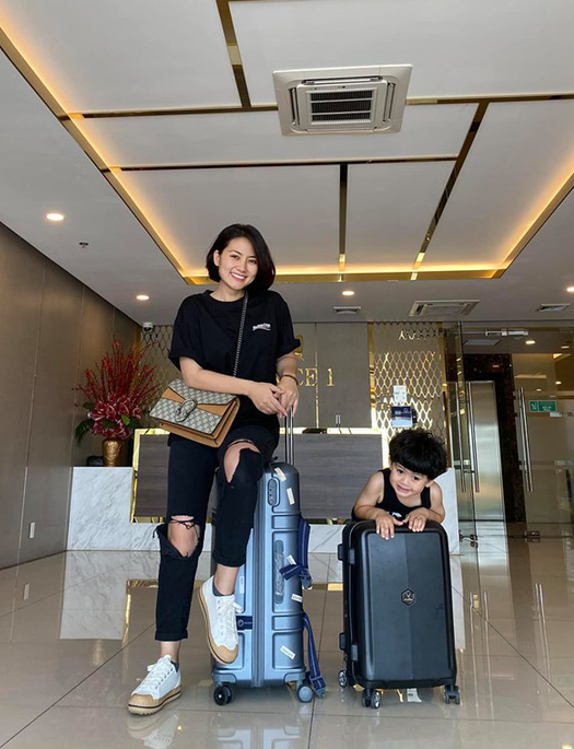 Ngọc Lan đã đăng tải hình ảnh cô và bé Louis trong chuyến du lịch Hàn Quốc lần này. Nhưng điều khiến cộng đồng mạng chú ý chính là trong chuyến đi này, Thanh Bình đã không đồng hành cùng hai mẹ con Ngọc Lan. Theo đó, kể từ khi trên mạng xã hội xuất hiện tin đồn