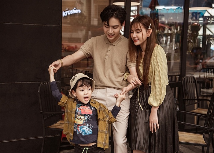 hau-on-ao-bo-anh-hanh-phuc-gia-dinh-nho-cua-thu-thuy-gay-chu-y-f1cefb