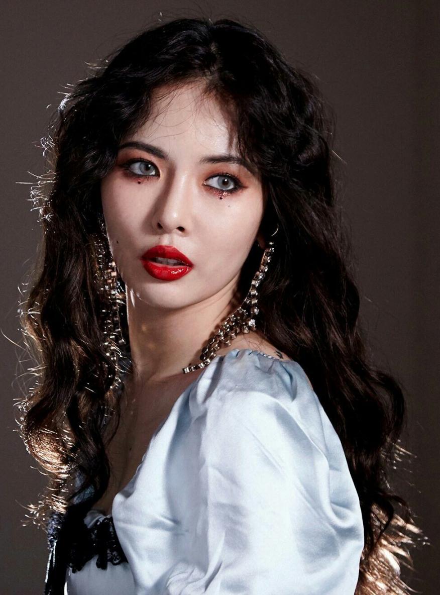 Để nói về kiểu make-up vampire này không thể nào không nhắc tới tên Hyun A - là một trong những người khởi đầu xu hướng này đầu tiên