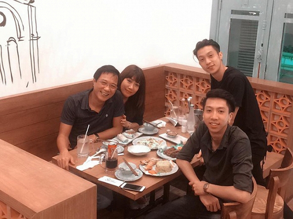 Mối quan hệ giữa Lan Phương và 2 con trai riêng của nghệ sĩ Trọng Trinh cũng vô cùng tốt đẹp.