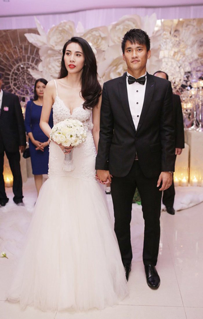 Váy cưới chính thức của Son Ye Jin Hai dây lưng trần táo bạo nhưng siêu  tinh tế từ thương hiệu xa xỉ bậc nhất