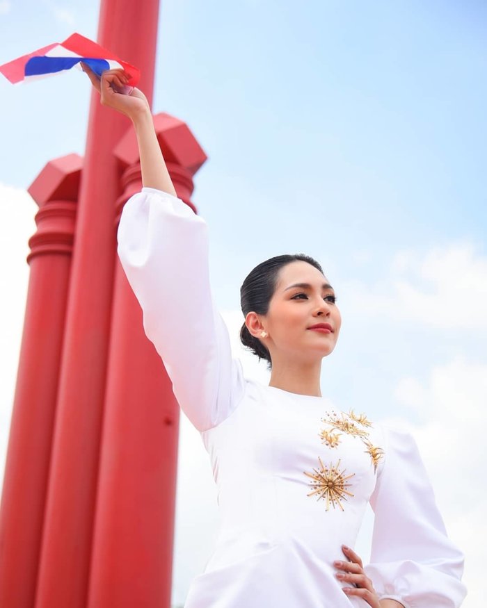 Sireethorn Leearamwat năm nay 25 tuổi và là một dược sĩ.