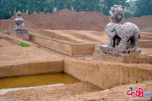 Ngôi mộ tìm thấy vào năm 2016, được cho là lăng mộ của Trần Văn Đế và Hàn Tử Cao.