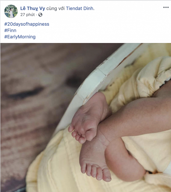 Trên trang cá nhân, Thụy Vy - bà xã Đinh Tiến Đạt đã đăng tải hình ảnh chụp lại đôi chân của con trai. Động thái này của Thụy Vy được coi như lời xác nhận đã hạ sinh cậu quý tử đầu lòng. Theo chia sẻ của bà xã Tiến Đạt thì cô đã sinh em bé được 20 ngày, đồng thời bé được gia đình gọi với cái tên thân mật là Finn.