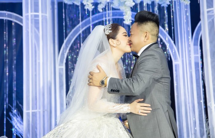bao-thy-chong-toi-la-doanh-nhan-khong-phai-nam-than-showbiz-dung-ep-anh-dep-trai-long-lon-11bdbe