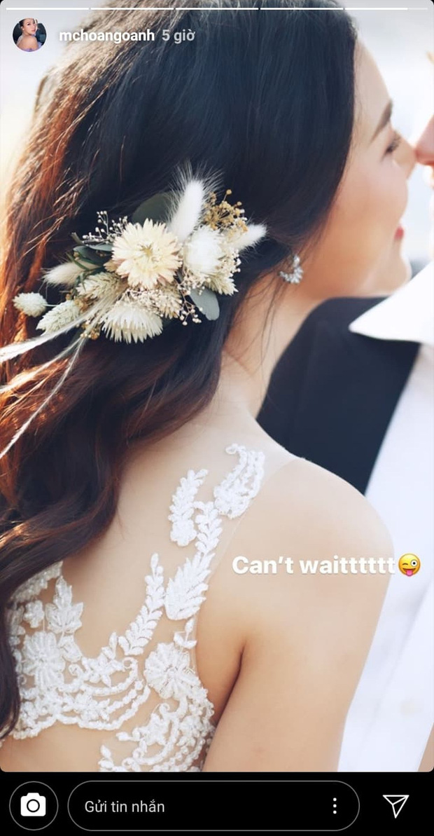 Dù đã công khai yêu từ hồi tháng 2 năm nay và đến bây giờ là sắp cưới, Hoàng Oanh vẫn chưa từng một lần đăng ảnh bạn trai một cách rõ ràng.