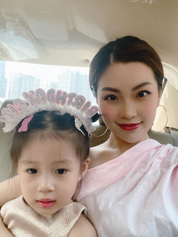 Á hậu Diễm Trang không muốn giải thích nhiều khi dính tin đồn làm mẹ đơn thân.