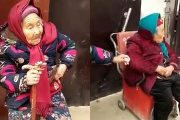 Cụ bà 107 tuổi dúi chiếc kẹo vào tay con gái khiến bao người cảm động.