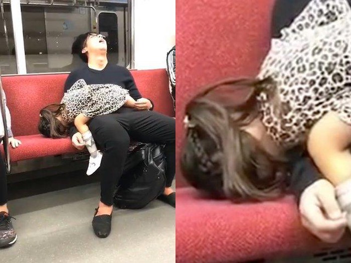 Ông bố bế con gái ngủ say sưa trên tàu điện ngầm.