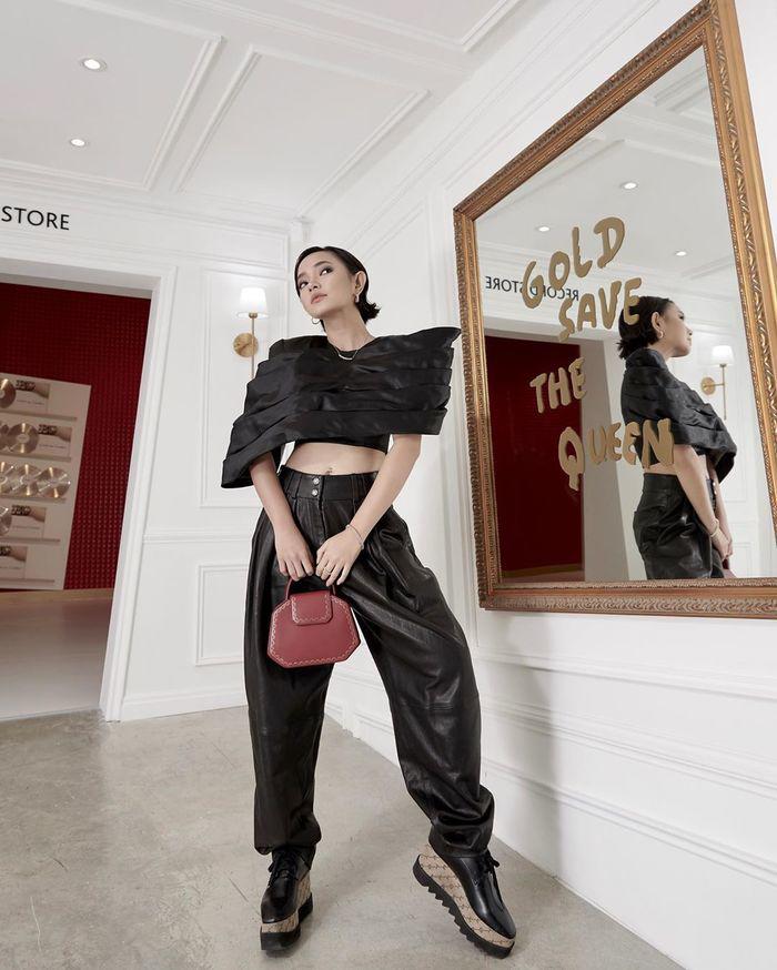 thieu-tu-tin-ve-mat-tham-my-day-la-5-fashion-icon-viet-ban-nhat-dinh-phai-theo-doi-chau-bui-co-nang-fashionista-cu-mac-thu-gi-la-than-1574703295-617-width700height874