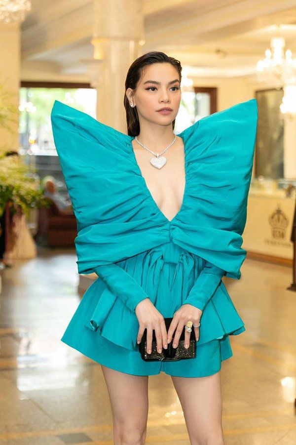 thieu-tu-tin-ve-mat-tham-my-day-la-5-fashion-icon-viet-ban-nhat-dinh-phai-theo-doi-ho-ngoc-ha-doi-gu-an-mac-cong-kenh-truc-trac-khong-1574700036-942-width600height901