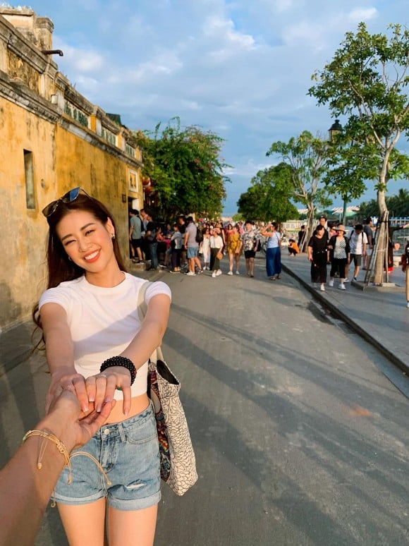 Những hình ảnh đời thường của tân Hoa hậu Hoàn vũ Việt Nam 2019.