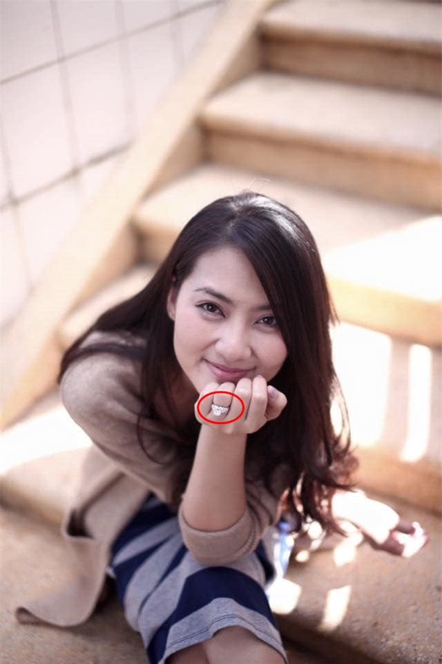 Ngọc Lan gây chú ý khi đăng tải hình ảnh trên tay đeo nhẫn cưới.