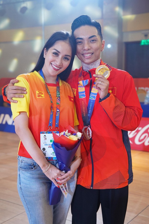 Phan Hiển cùng bạn nhảy giành huy chương vàng tại Sea Game 30.  