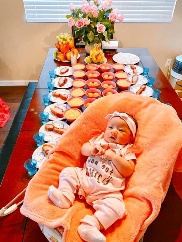 Bảo Bối của vợ chồng nữ diễn viên Vũ Ngọc Ánh rất xinh xắn, đáng yêu.