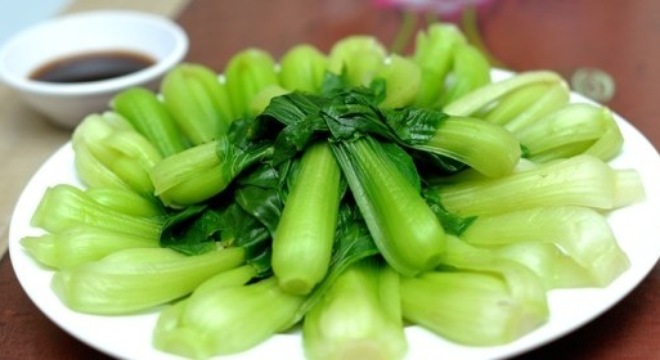 Khi luộc rau bỏ thêm chút dầu ăn