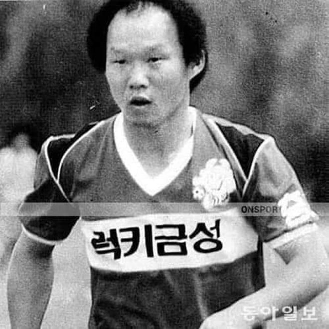 Ông Park bắt đầu sự nghiệp bóng đá khi tham gia đội bóng của trường Hanyang.