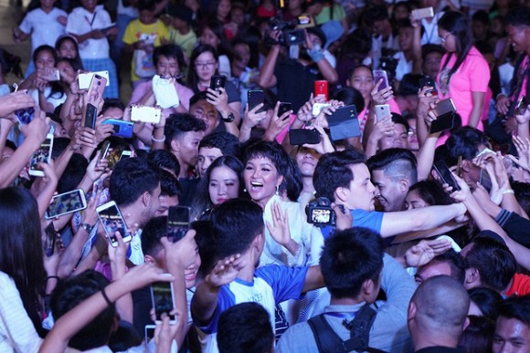 Từ khi đăng quang Hoa hậu Hoàn vũ Việt Nam đến lúc kết thúc nhiệm kỳ, H’Hen Niê luôn nhận được sự yêu mến từ đông đảo khán giả mọi lứa tuổi.