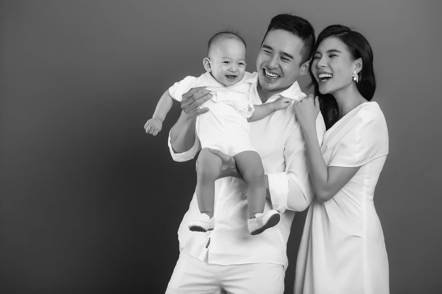 Sau hơn 3 năm về chung một nhà, Thúy Diễm và Lương Thế Thành đang tận hưởng cuộc sống hôn nhân hạnh phúc bên con trai nhỏ.