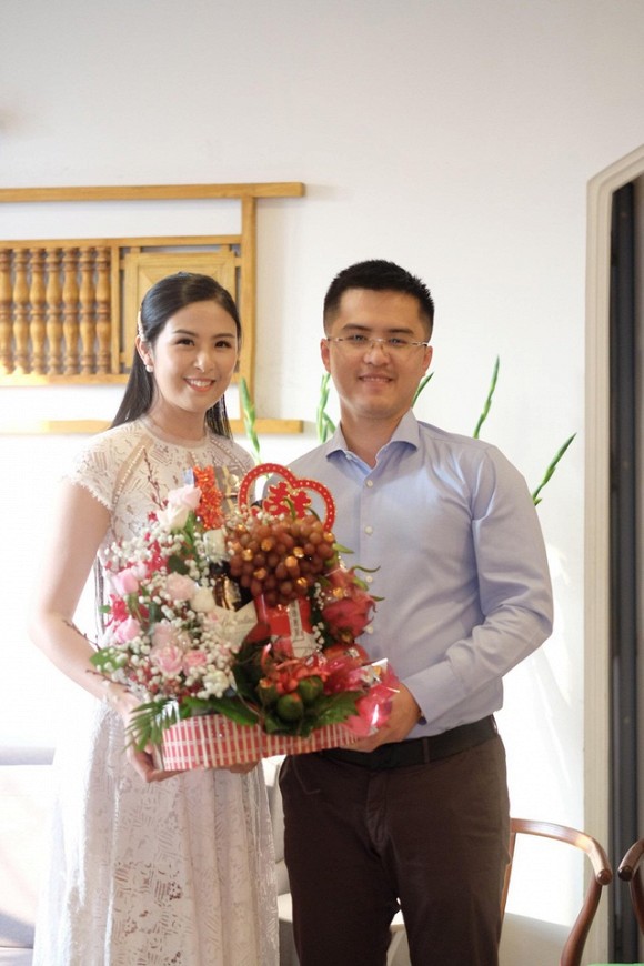 Hoa hậu Ngọc Hân làm lễ dạm ngõ với bạn trai nhiều năm.  