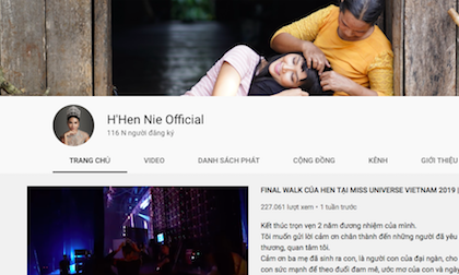 Mới đây, H'Hen Niê vui mừng chia sẻ kênh Youtube đã đạt hơn 100 nghìn lượt theo dõi và nhận được nút bạc từ Youtube.