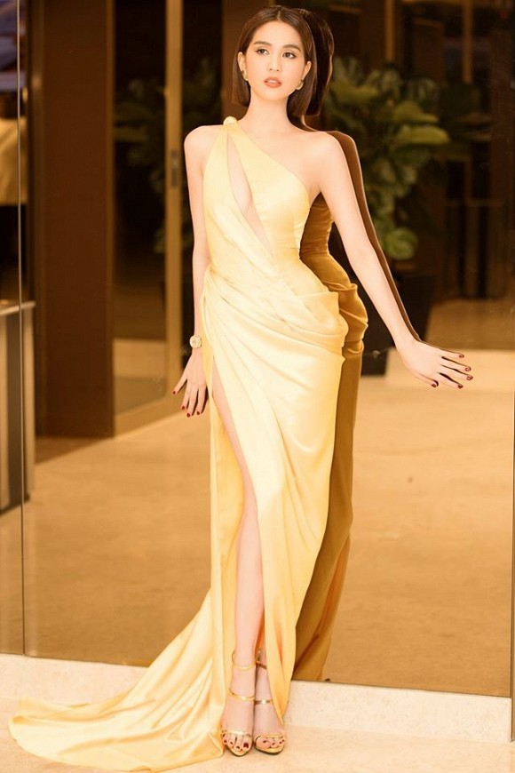 Diện váy xẻ cao, Hoàng Thuỳ Linh gợi cảm hút ánh nhìn | Báo điện tử An ninh  Thủ đô
