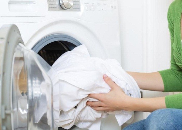 Cách giặt quần áo thơm ngon
