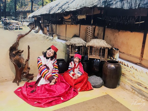 Mai Phương cùng con gái tận hưởng chuyến du lịch ý nghĩa những ngày cuối năm 2019.