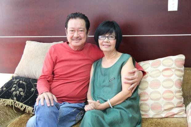 Nghệ sĩ Chánh Tín và vợ Bích Trâm hạnh phúc trong 46 năm gắn bó.  