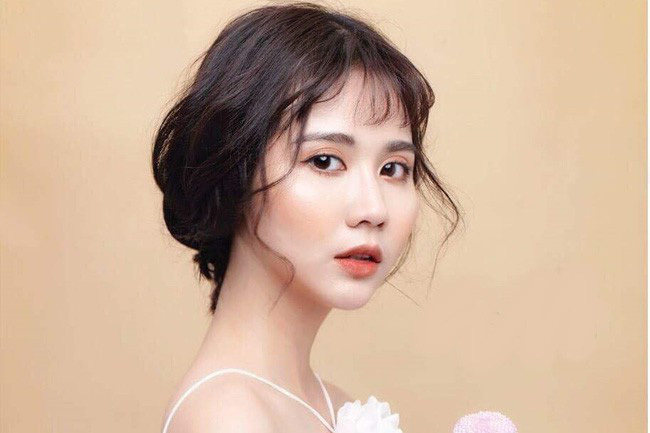Huyền Lizzie trước đây khi còn theo đuổi phong cách công chúa nhẹ nhàng, bánh bèo