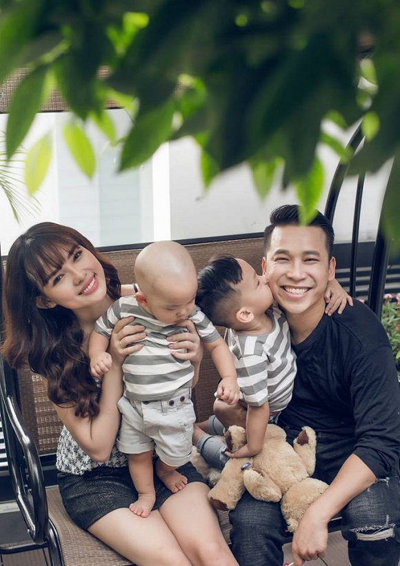 Gia đình hạnh phúc của Việt Huê và Lê Hoàng.    