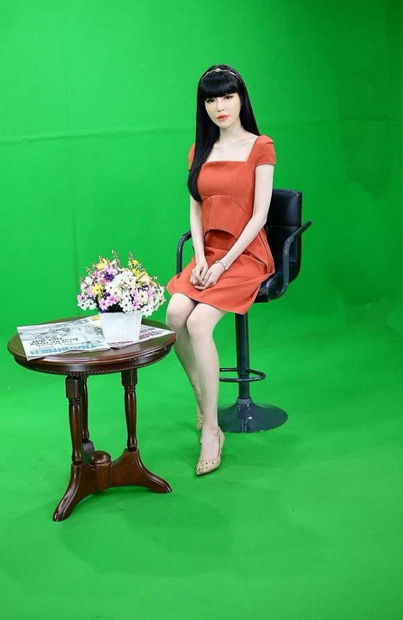 Elly Trần khiến người hâm mộ vô cùng lo lắng khi nữ diễn viên lộ rõ vẻ ngoài gầy hơn rất nhiều so với trước đây.