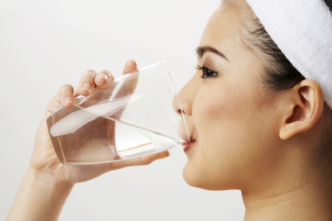 Nên uống nước trước khi bạn thấy khát