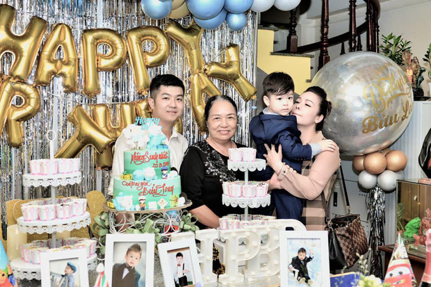 Sau ly hôn, Nhật Kim Anh và chồng cũ liên tục lên tiếng đấu tố nhau để giành quyền nuôi dạy và chăm sóc con trai.