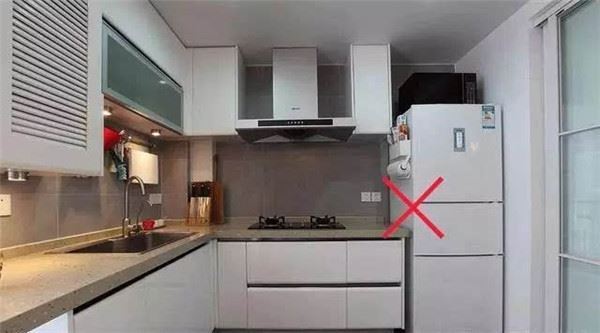 Không đặt tủ lạnh gần bếp